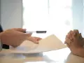 Ubezpieczenie szkolne NNW: obowiązek czy dobrowolne? Decyduj świadomie!