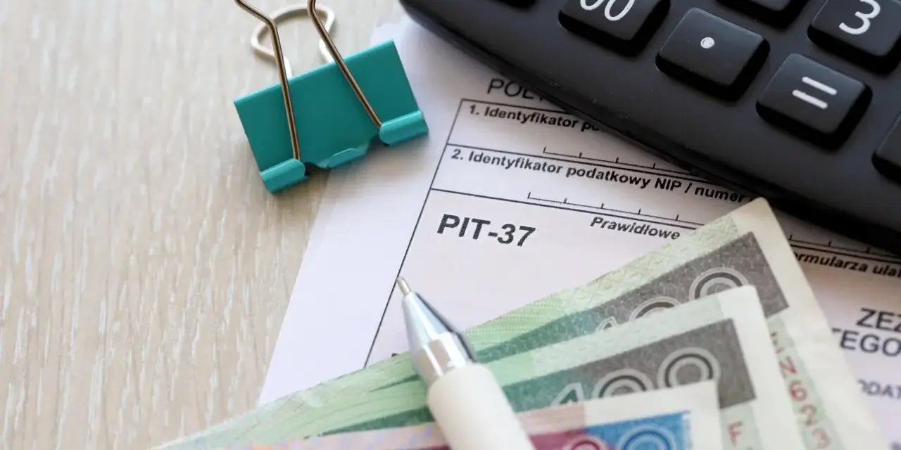 Stypendium szkolne a dochód: Czy MOPS i PIT wliczają Twoje świadczenie?