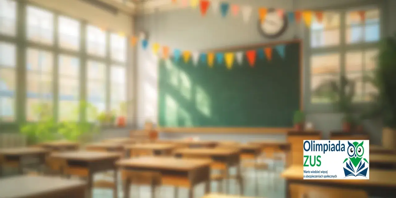 Pusta klasa z ławkami i tablicą, ozdobiona girlandą. Logo "Olimpiada ZUS" sugeruje, że to miejsce przygotowań do wiedzy o ubezpieczeniach.