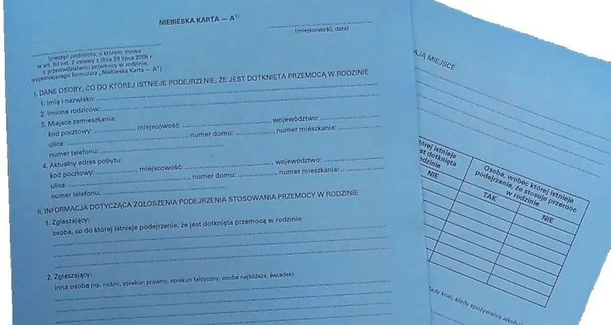 Niebieska karta wypełniana jest, gdy istnieje podejrzenie przemocy w rodzinie. Formularz zawiera dane osoby dotkniętej przemocą i sprawcy.