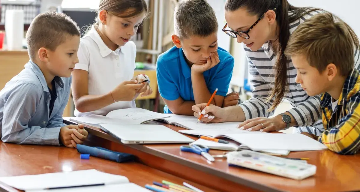 Czy pedagog może być wychowawcą klasy? Prawo i praktyka.