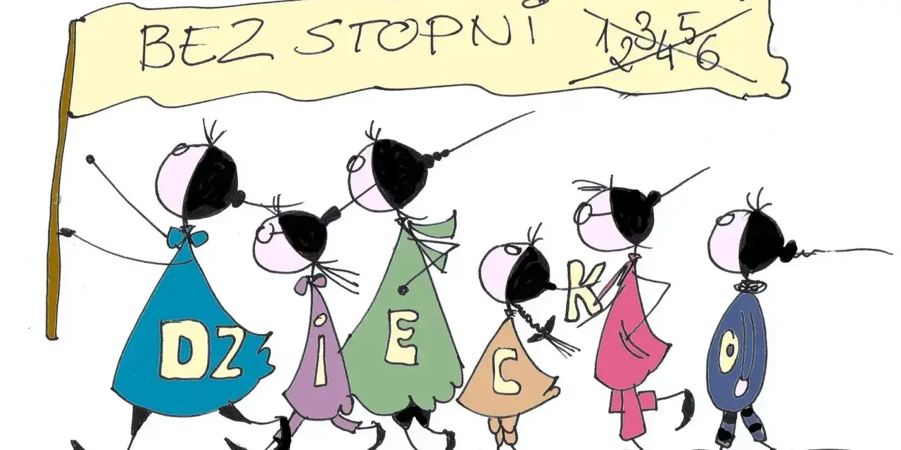 Dzieci niosą transparent "BEZ STOPNI", symbolizując zmianę w rozporządzeniu w sprawie oceniania i klasyfikowania tekst jednolity.