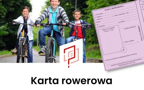 Trzech uśmiechniętych chłopców na rowerach. Obok różowa karta rowerowa, na której widnieje pole "Nazwa podmiotu wydającego kartę rowerową".