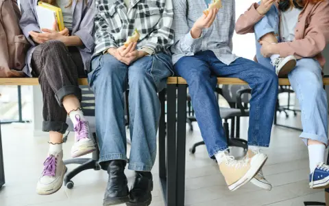 Uczeń 18+: czy możesz sam usprawiedliwić lekcje? Prawa i obowiązki