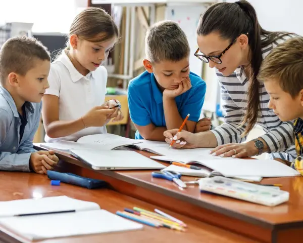 Czy pedagog może być wychowawcą klasy? Prawo i praktyka.