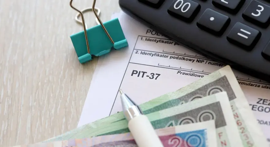 Stypendium szkolne a dochód: Czy MOPS i PIT wliczają Twoje świadczenie?