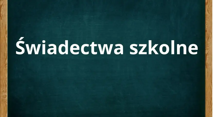 Biały napis "Świadectwa szkolne" na zielonej tablicy. To ważny dokument, świadectwo ukończenia szkoły średniej.