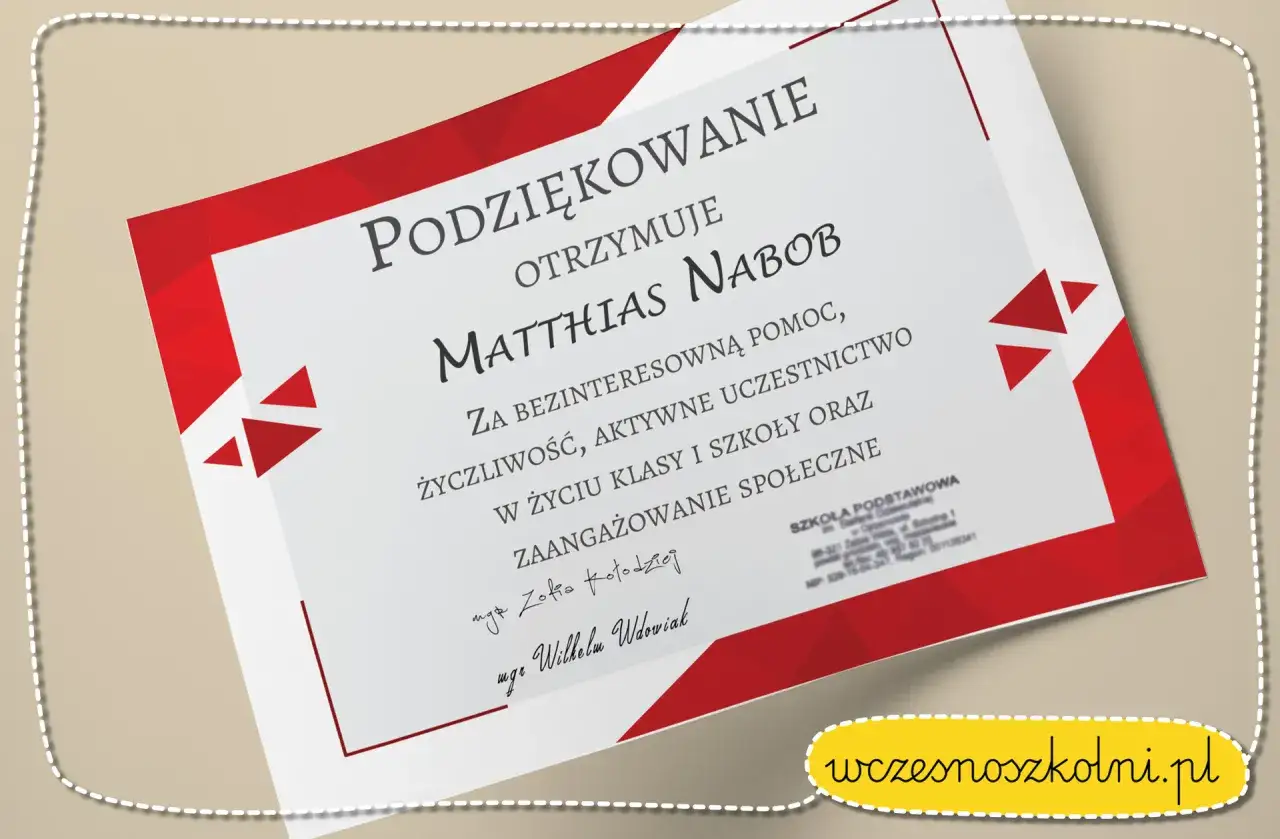 nauczyciel otrzymujący podziękowania od uczniów