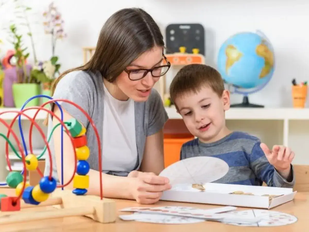 dzieci uczące się razem, różnorodne potrzeby edukacyjne