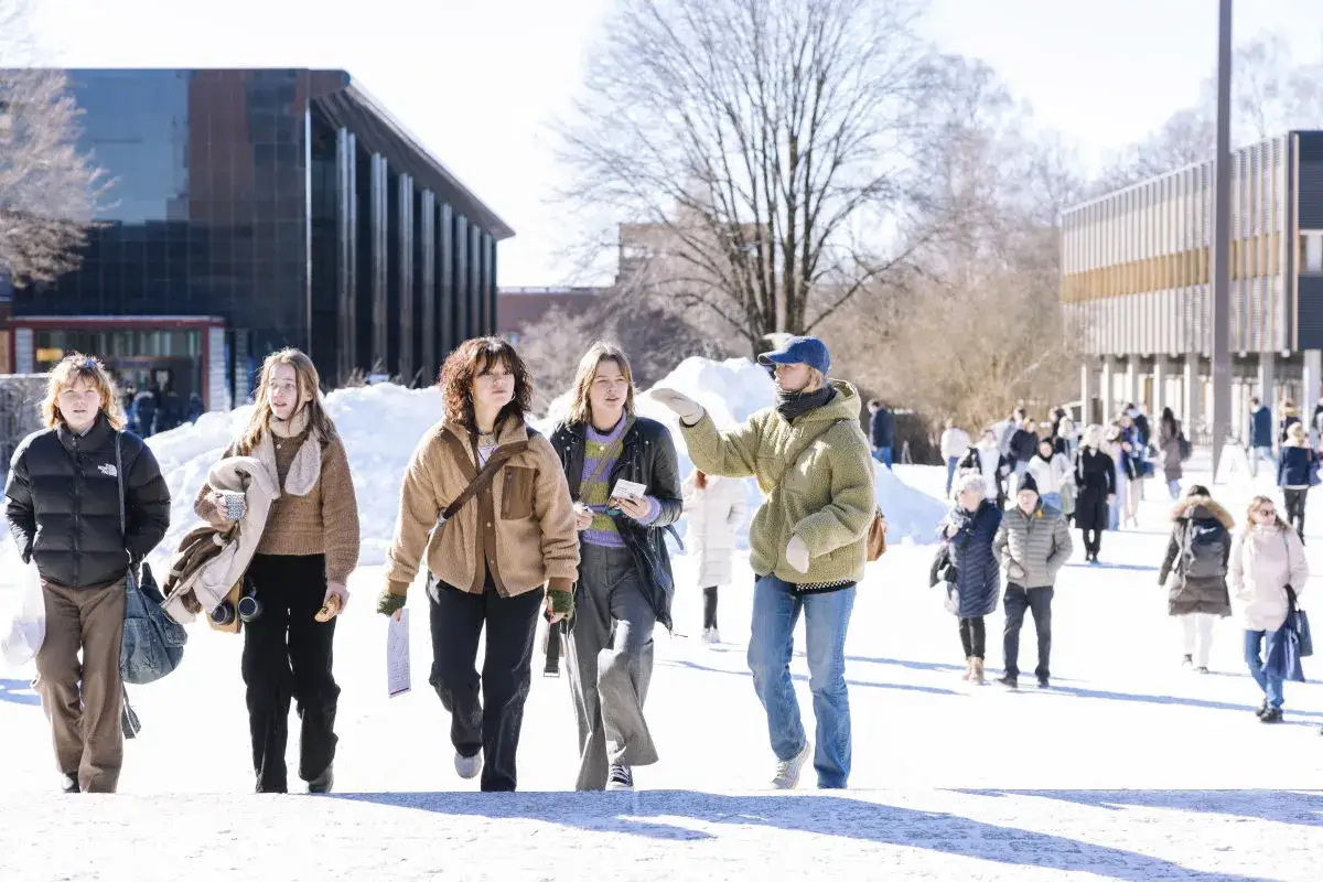 Uniwersytet w Oslo kampus studenci