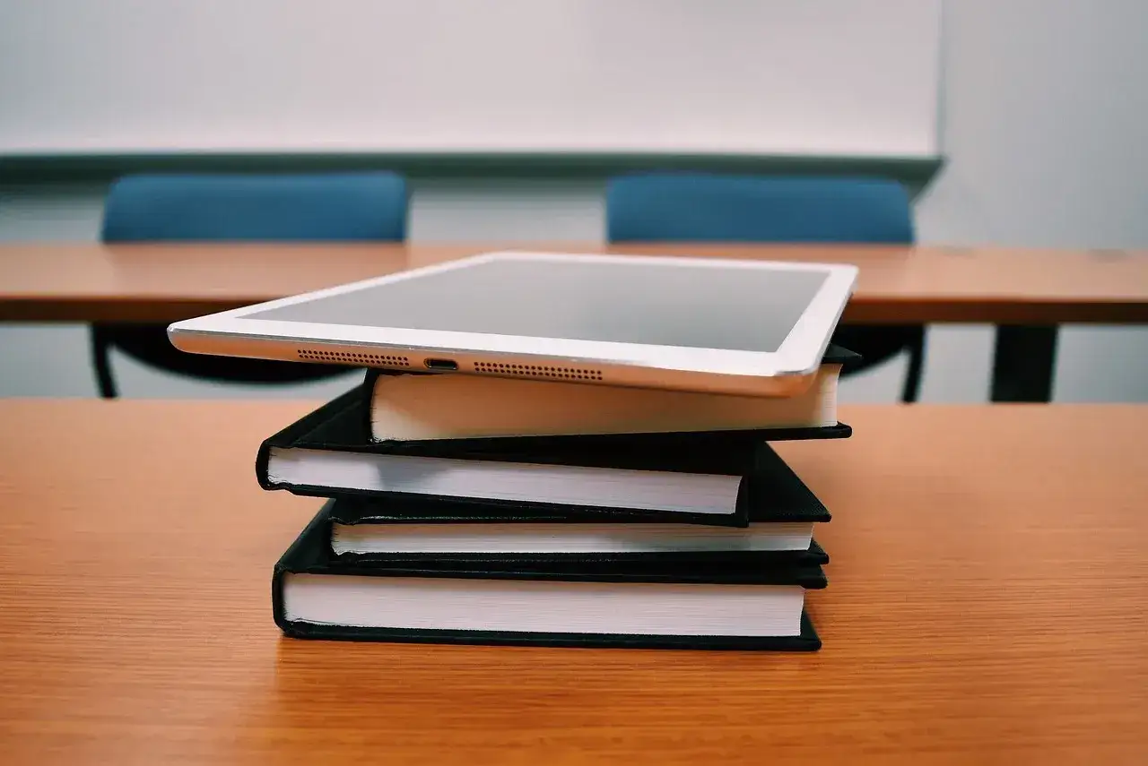porównanie kosztów edukacji